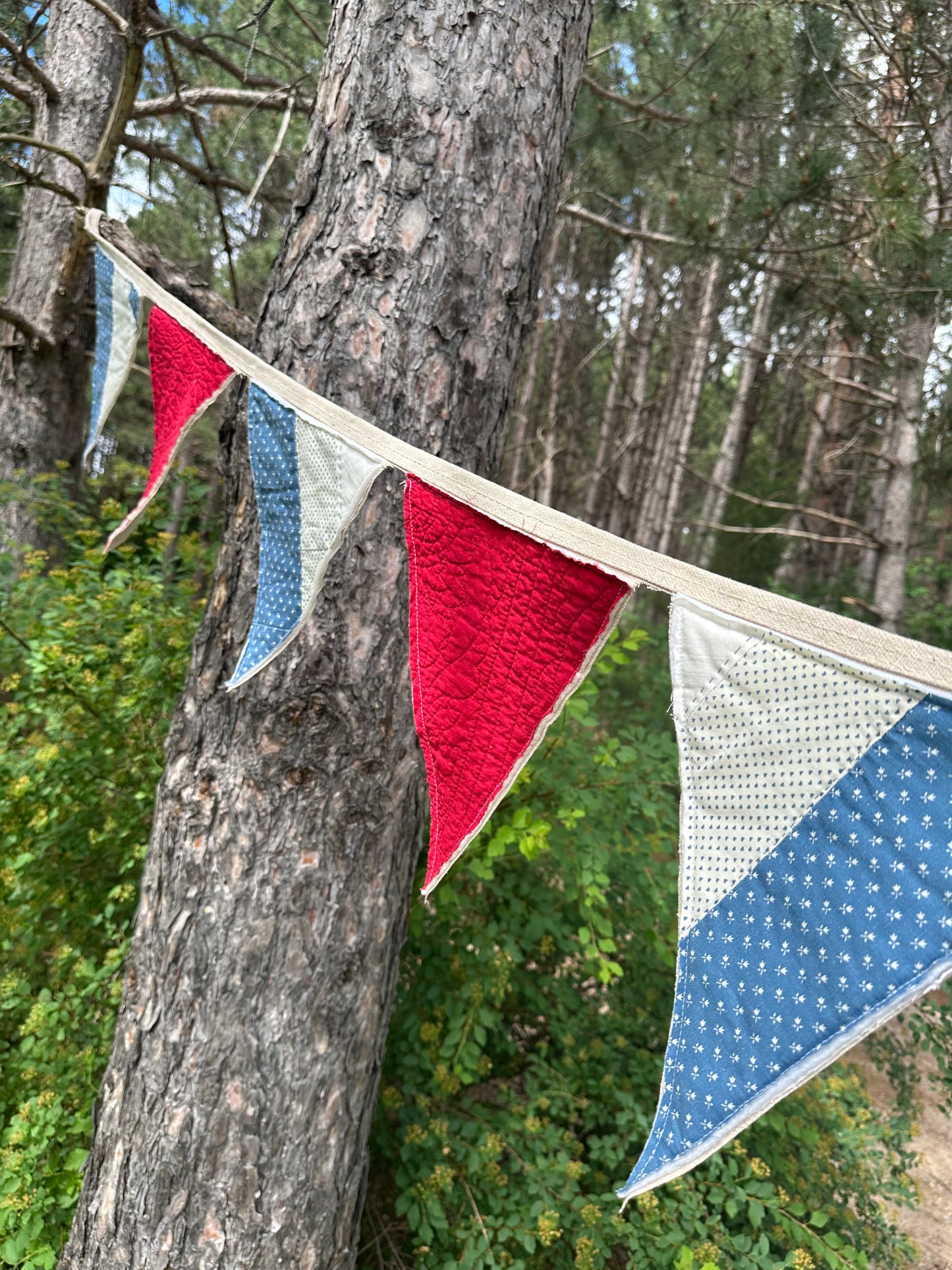 BANNER Patriotic Retro Blue Quilt + Red Pendants