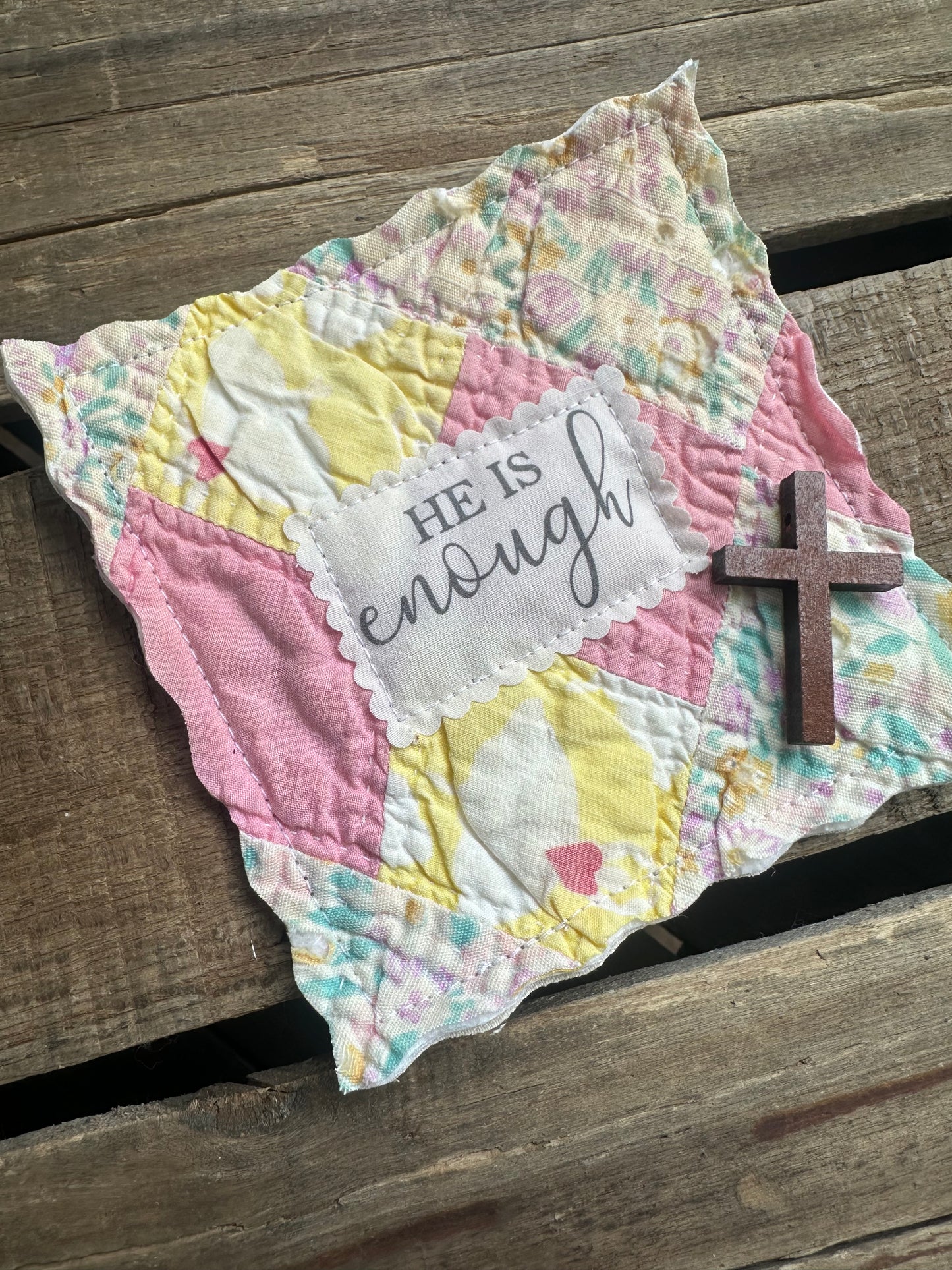 Cross in a Quilt Encourager
