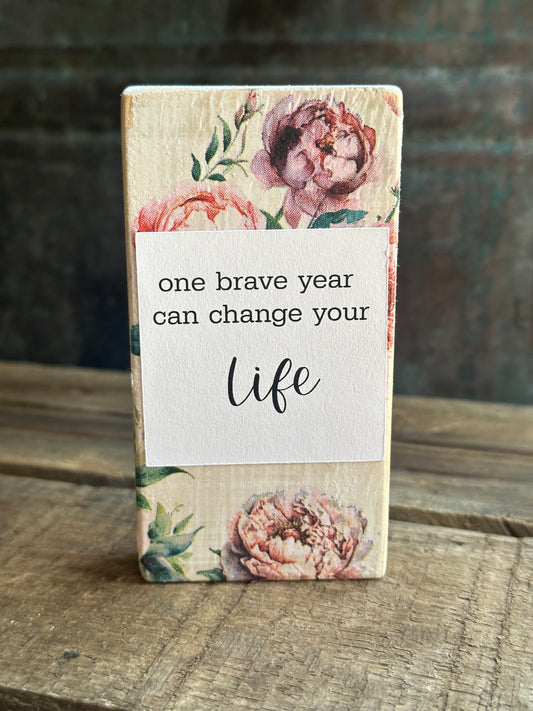 WOOD Encouragement Shelf Sitter