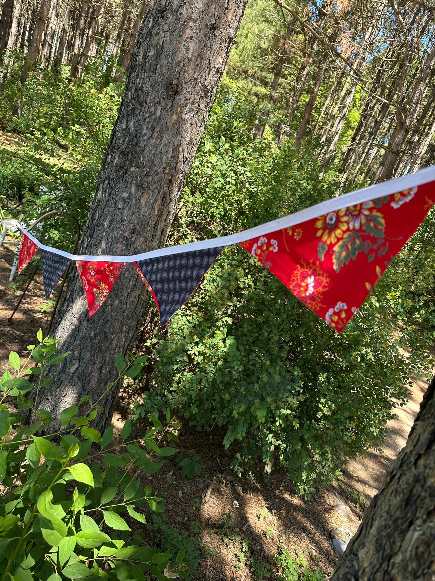 BANNER Red White Blue Floral 67”