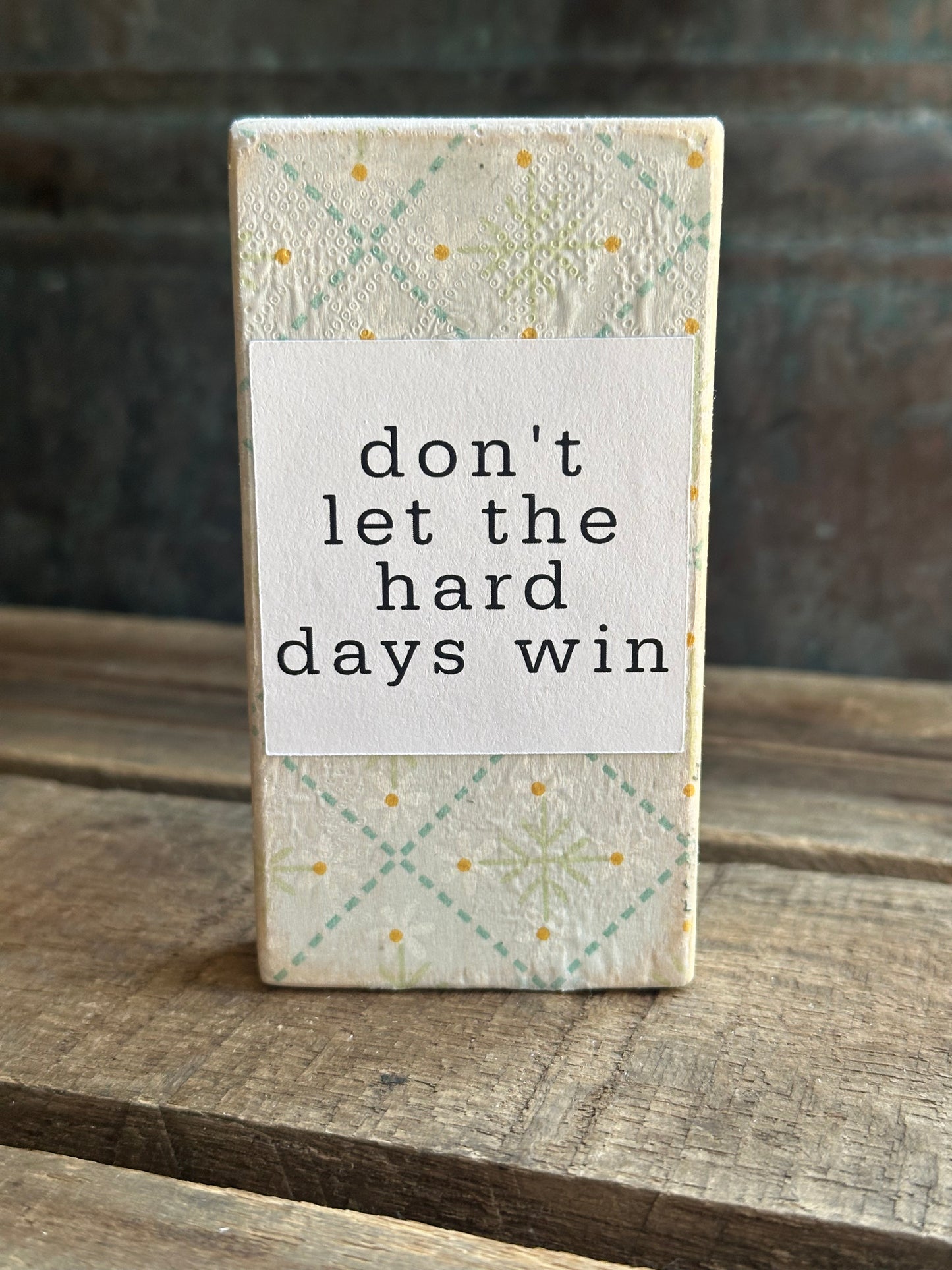 WOOD Encouragement Shelf Sitter