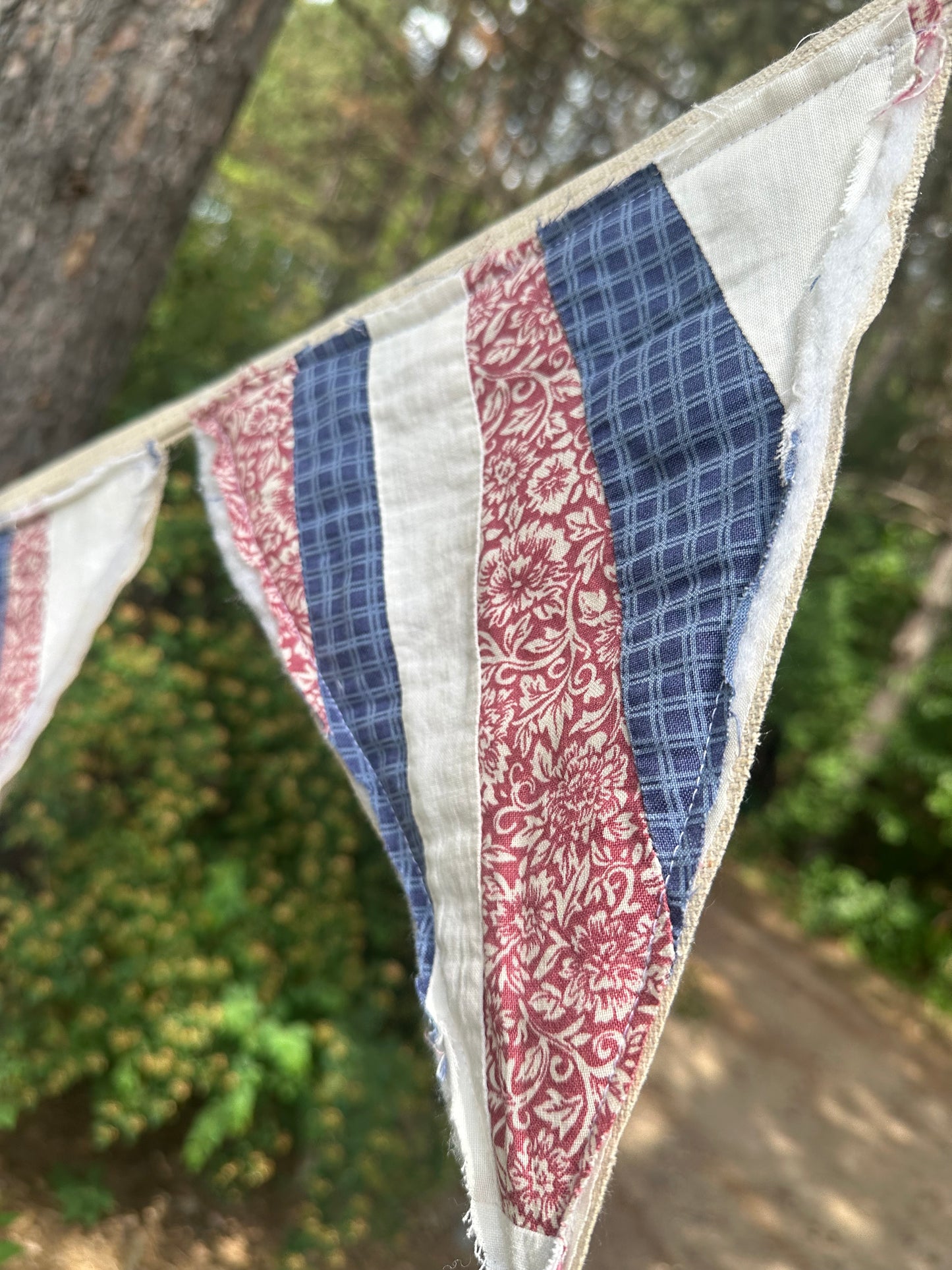 BANNER  Patriotic (7) Quilted Scrappy Vertical Pendants