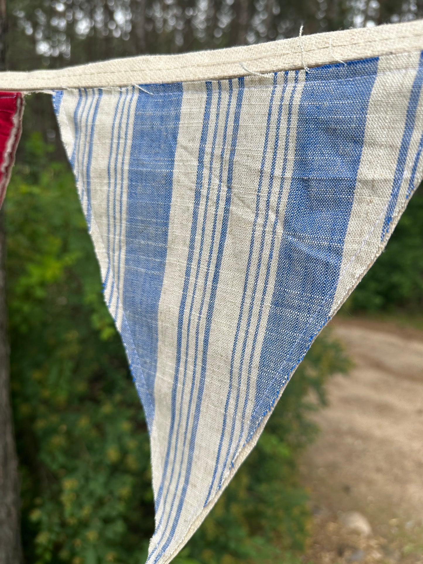 Banner Patriotic Red Quilt + Striped Blue Pendants