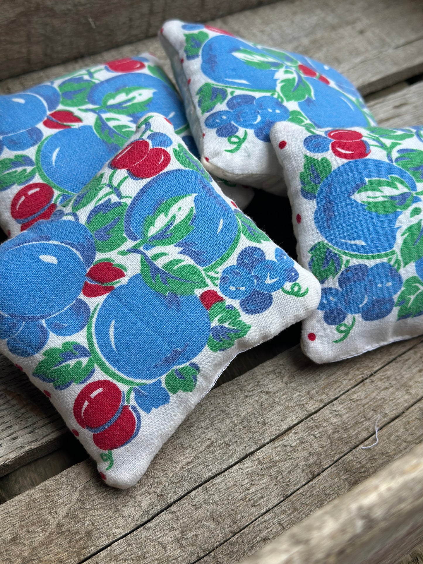 Bowl filler Vintage RWB Fruit print SET