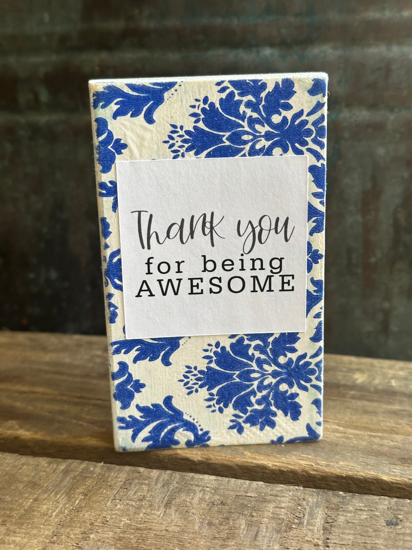 WOOD Encouragement Shelf Sitter