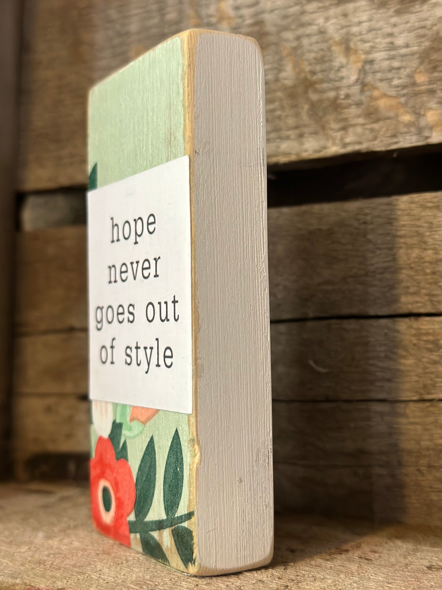 WOOD Encouragement Shelf Sitter