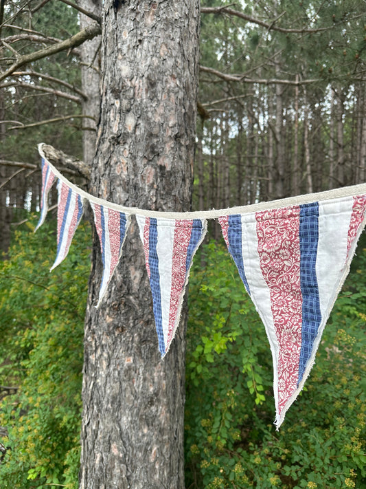 BANNER  Patriotic Quilted Scrappy Vertical Pendants
