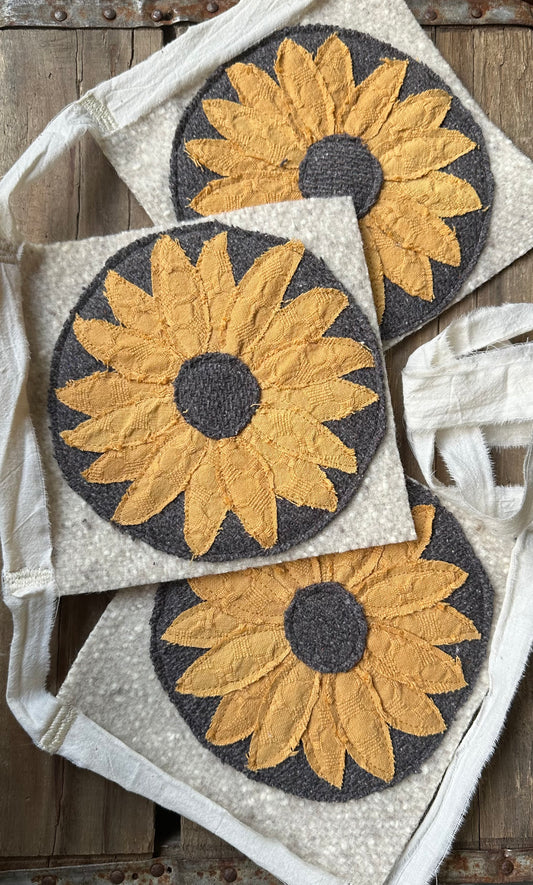Banner Sunflower LARGE - Vintage Cream Wool