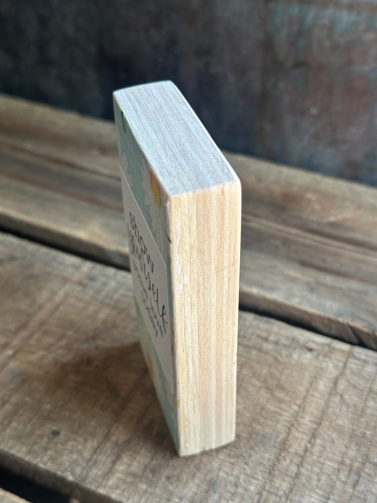 WOOD Encouragement Shelf Sitter
