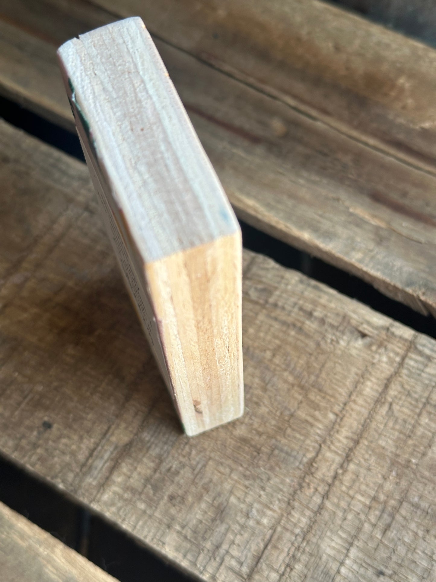 WOOD Encouragement Shelf Sitter