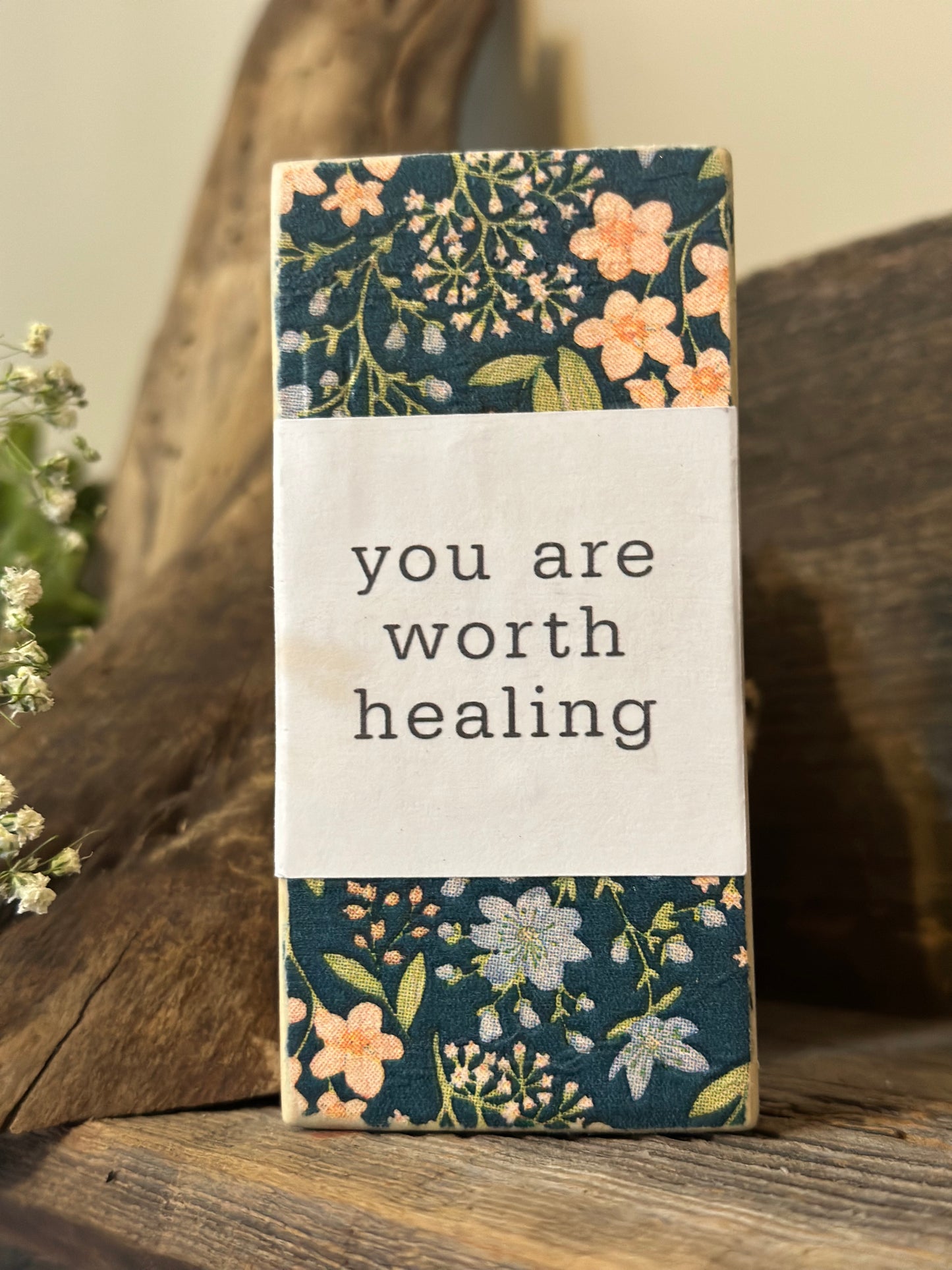 WOOD Encouragement Shelf Sitter