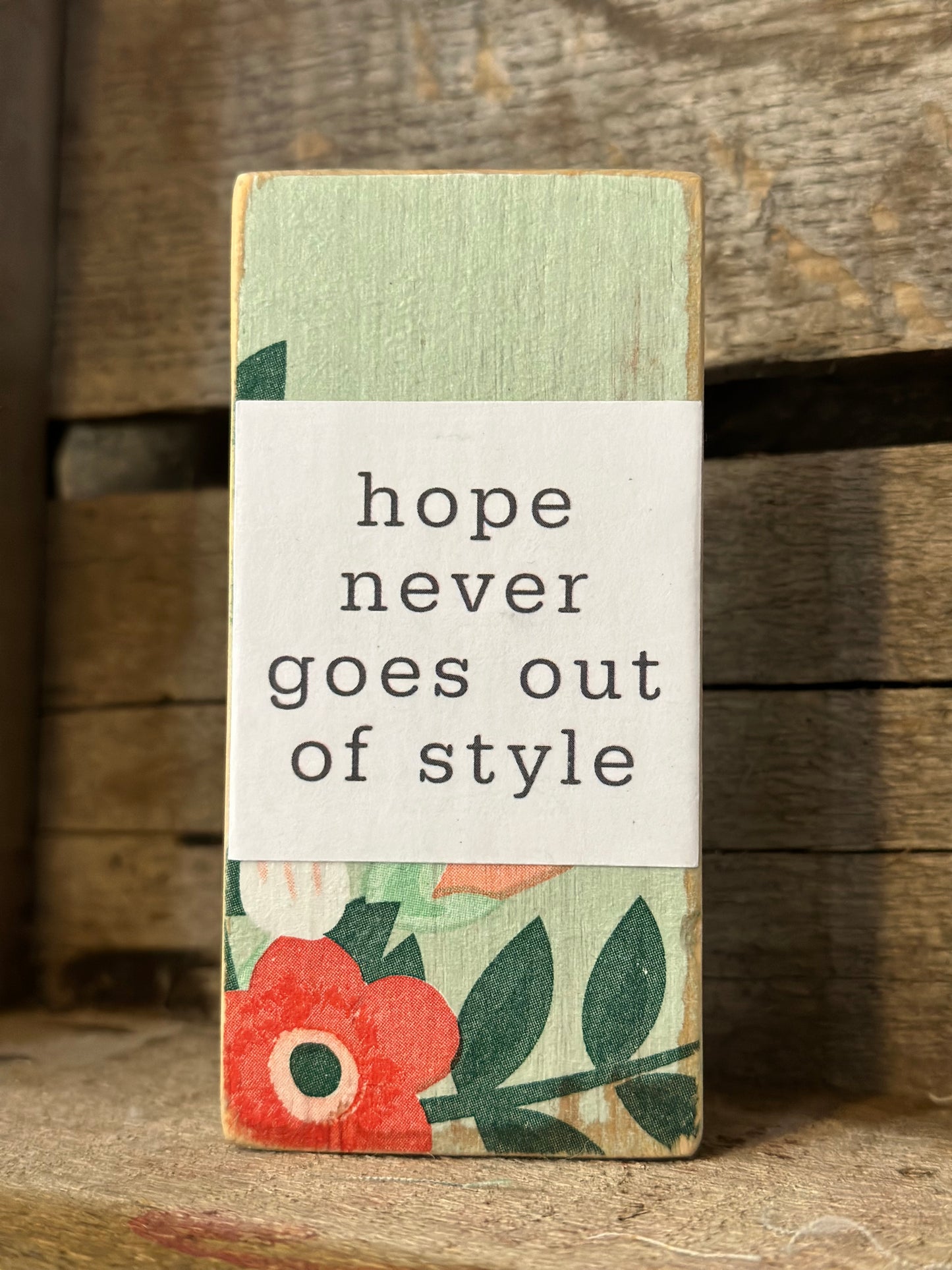 WOOD Encouragement Shelf Sitter