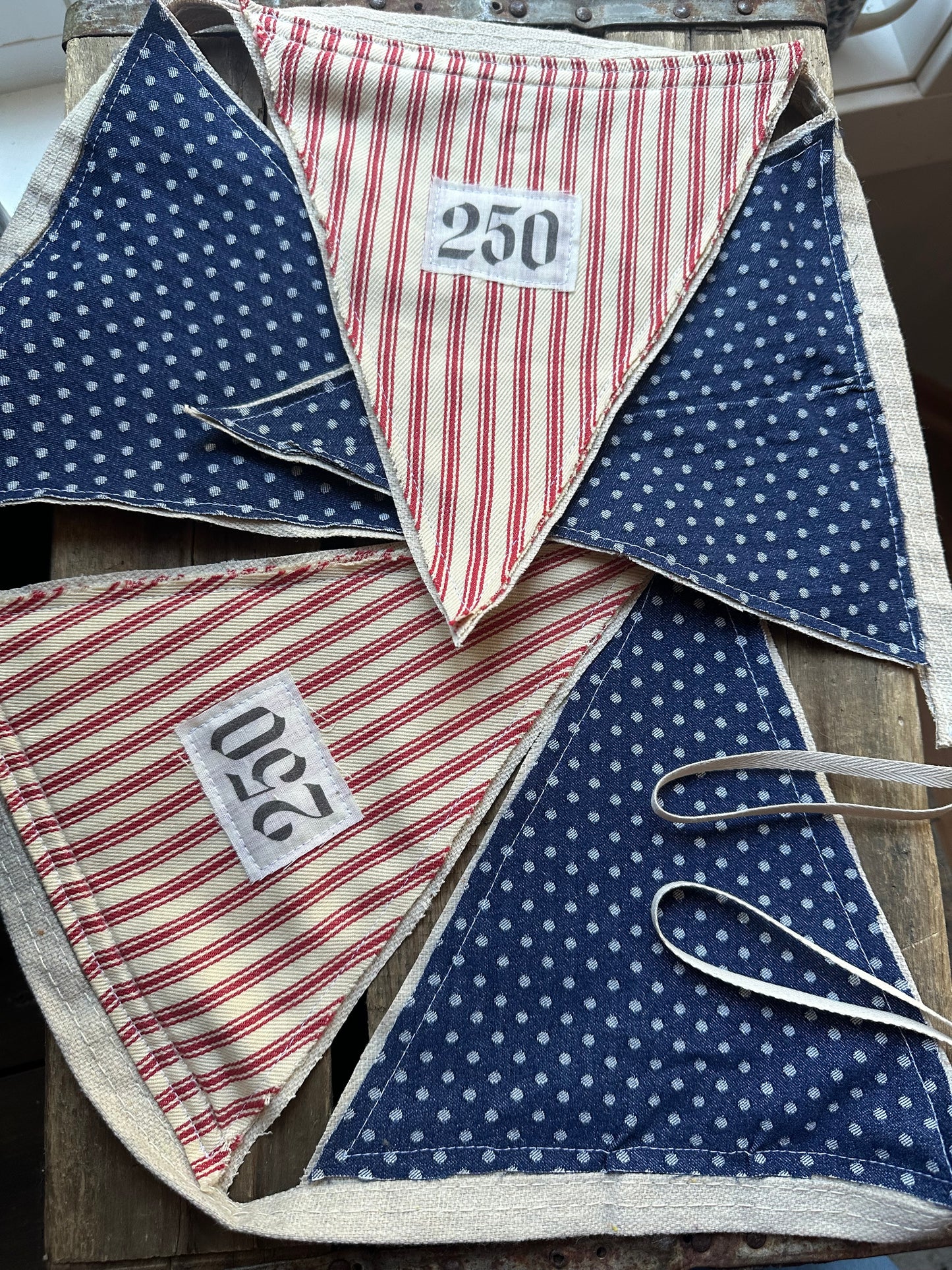 BANNER Patriotic 250 Scrappy Vertical Pendants