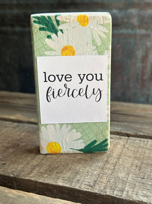 WOOD Encouragement Shelf Sitter