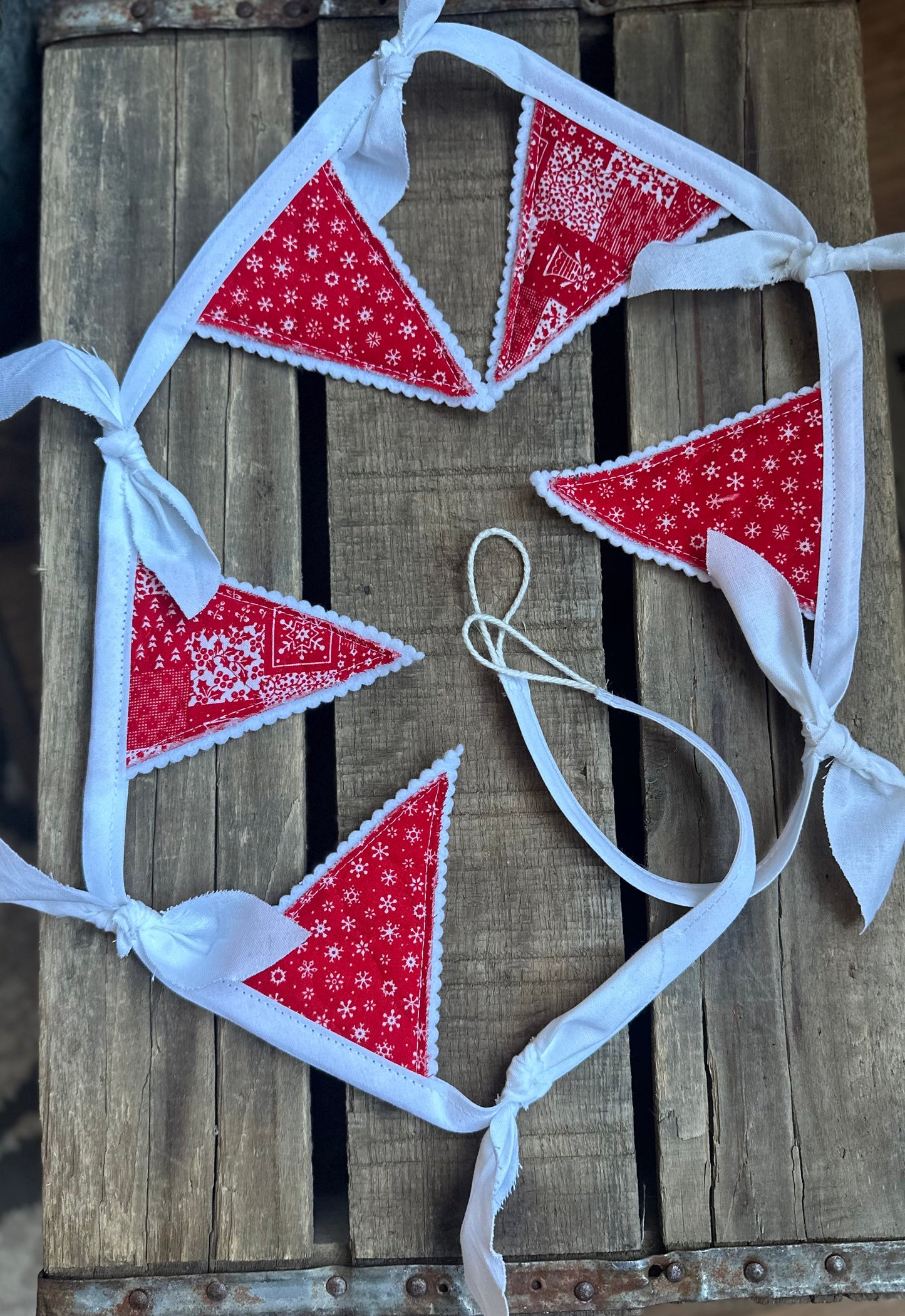 Banner: red print pendants