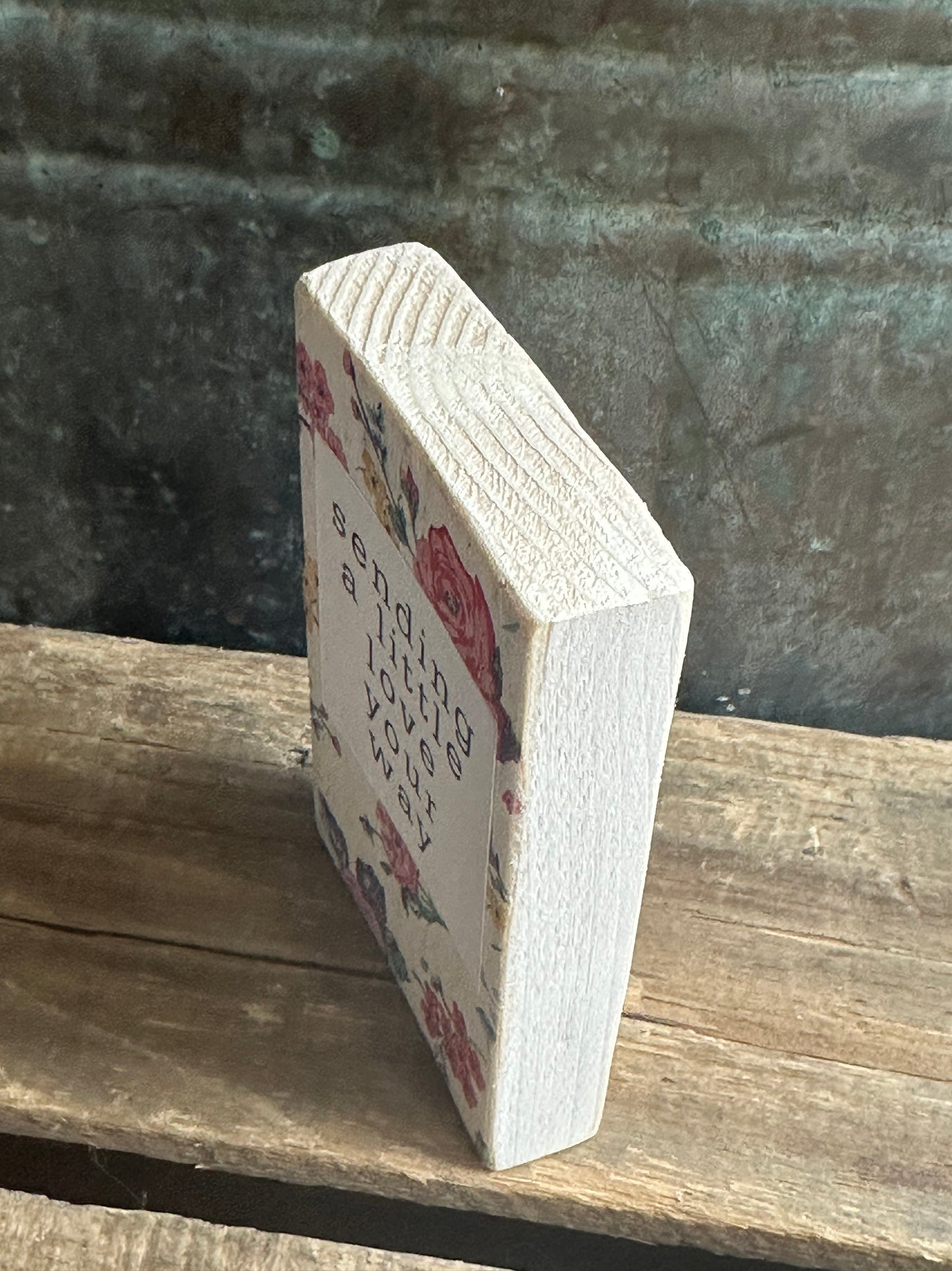 WOOD Encouragement Shelf Sitter