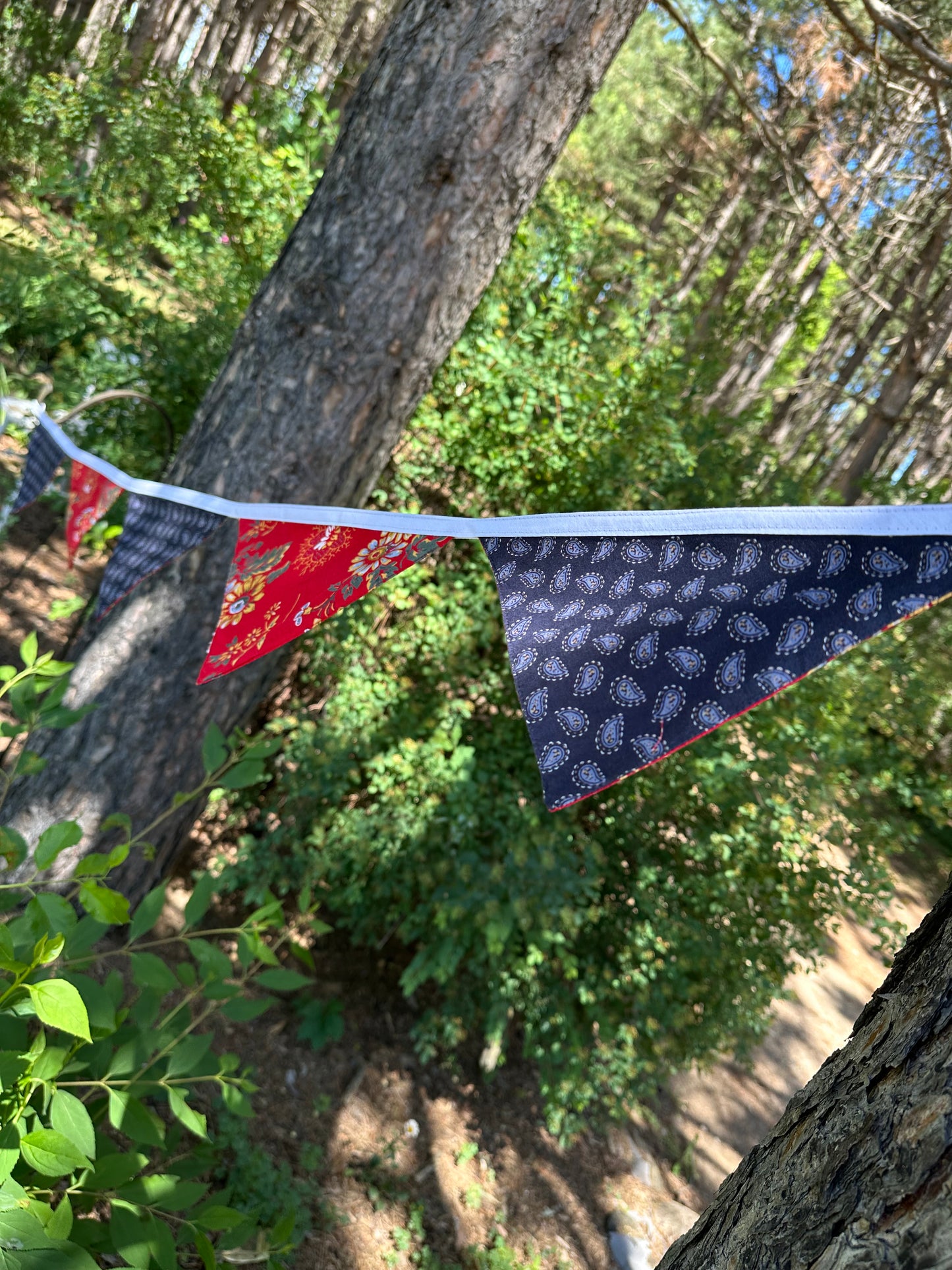 BANNER Red White Blue Floral 67”