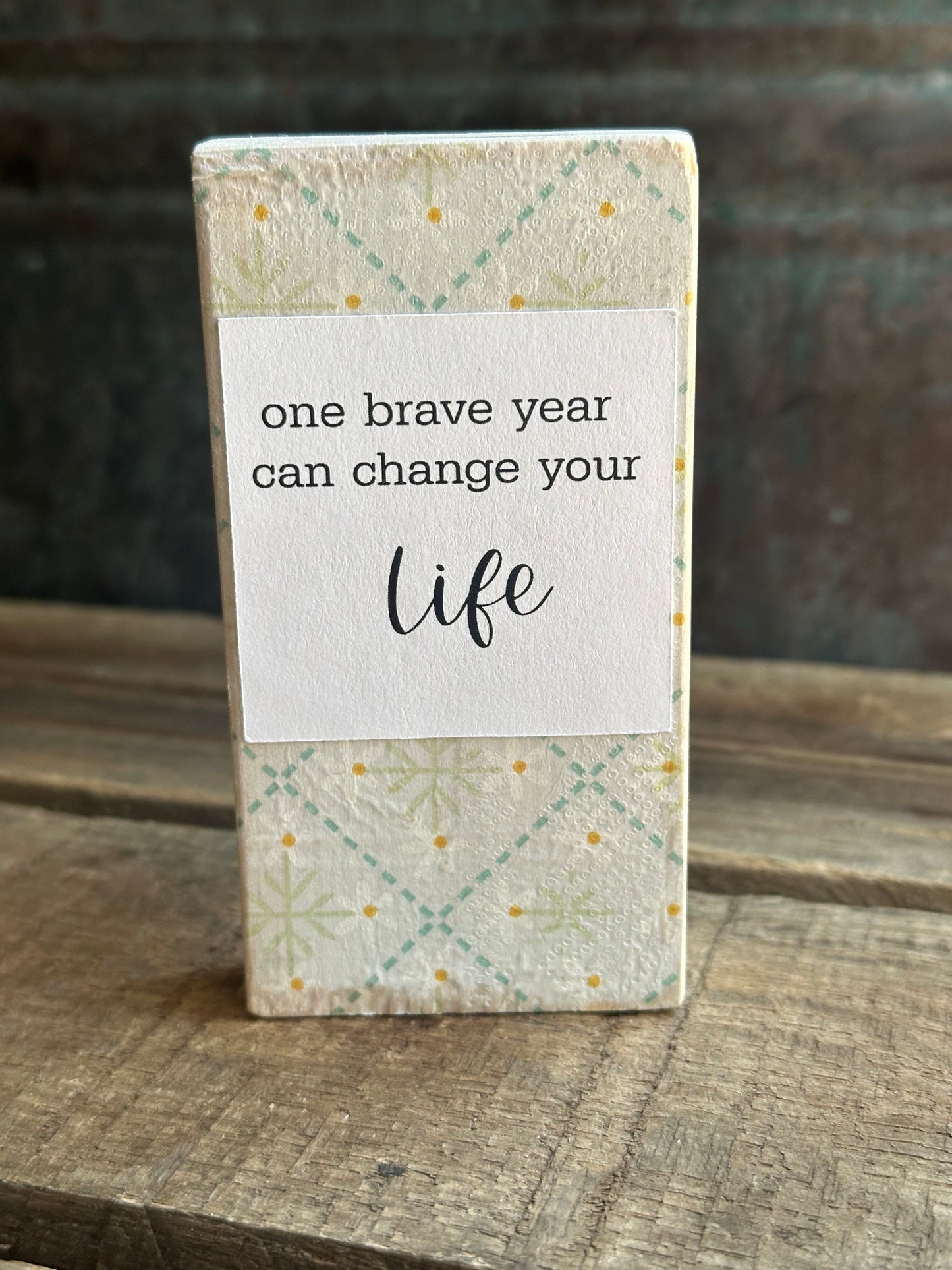 WOOD Encouragement Shelf Sitter