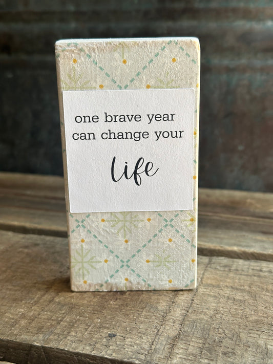 WOOD Encouragement Shelf Sitter
