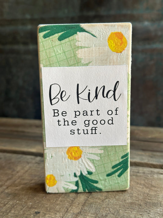 WOOD Encouragement Shelf Sitter