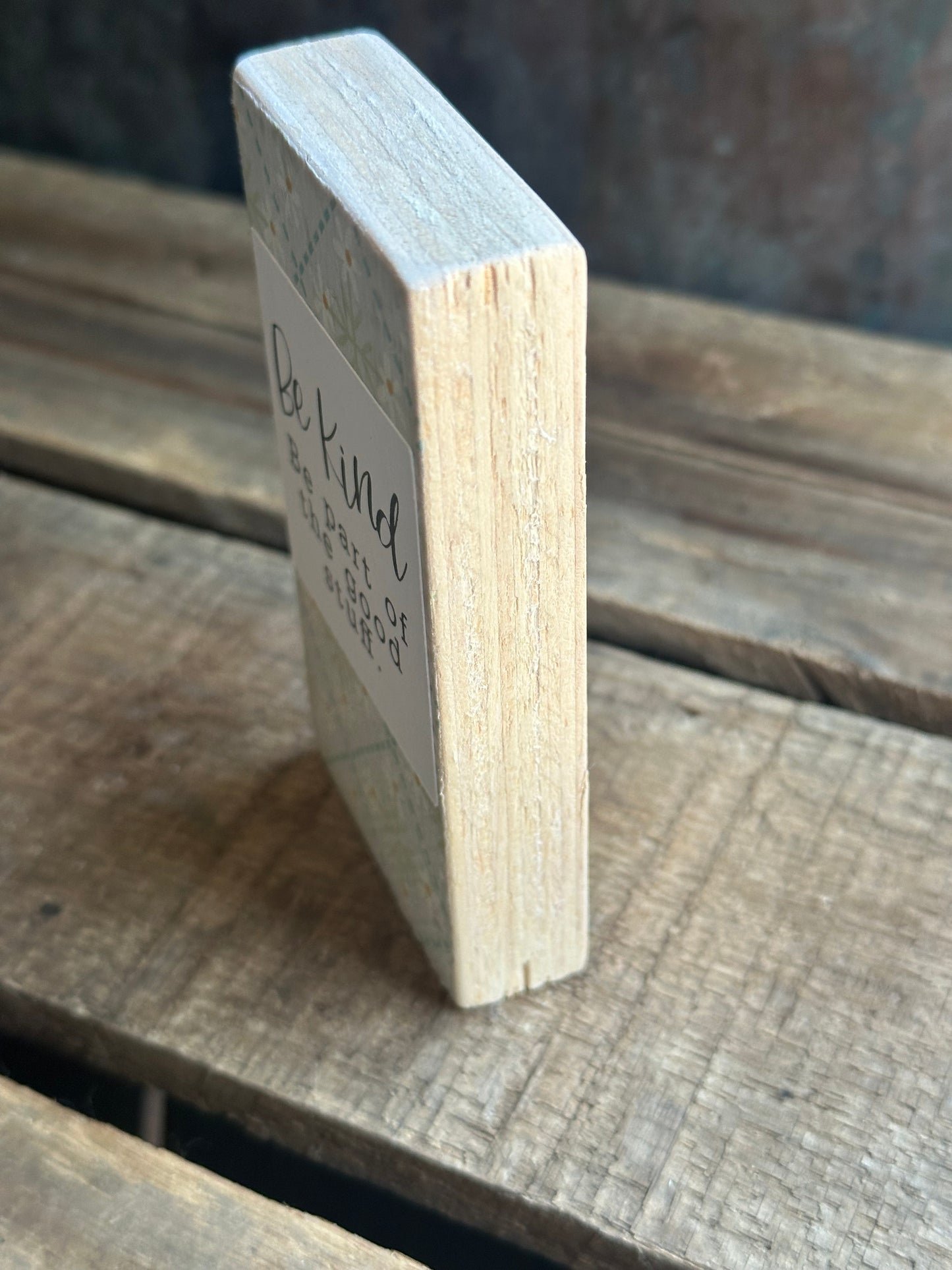WOOD Encouragement Shelf Sitter