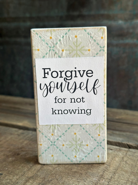 WOOD Encouragement Shelf Sitter