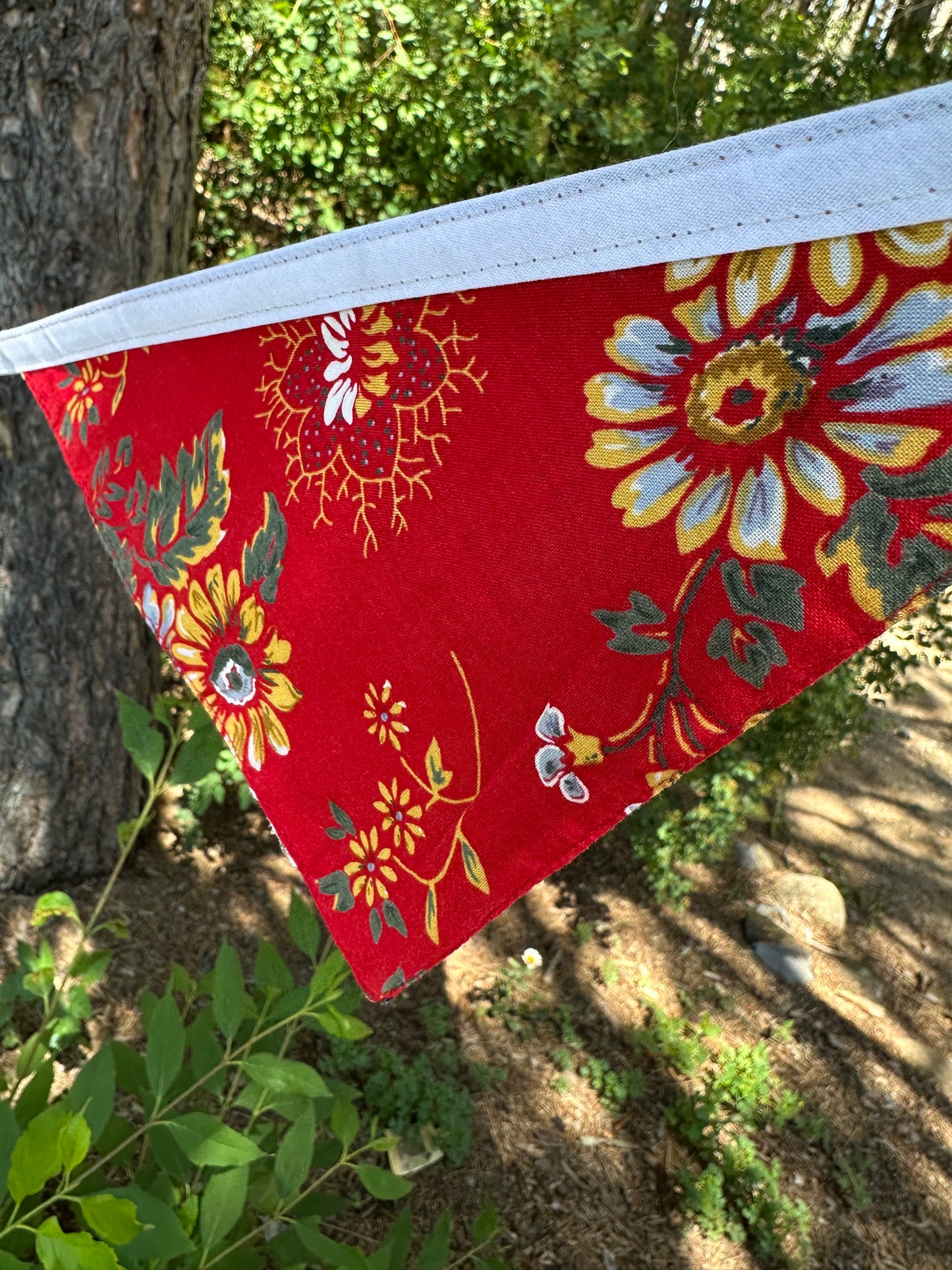 BANNER Red White Blue Floral 67”