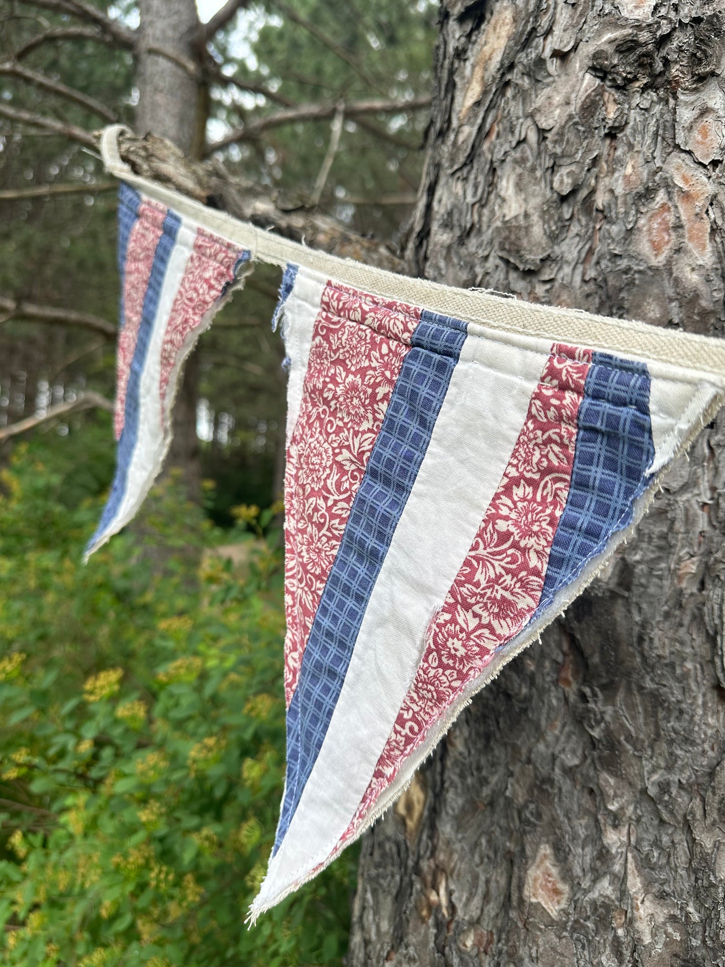 BANNER  Patriotic Quilted Scrappy Vertical Pendants