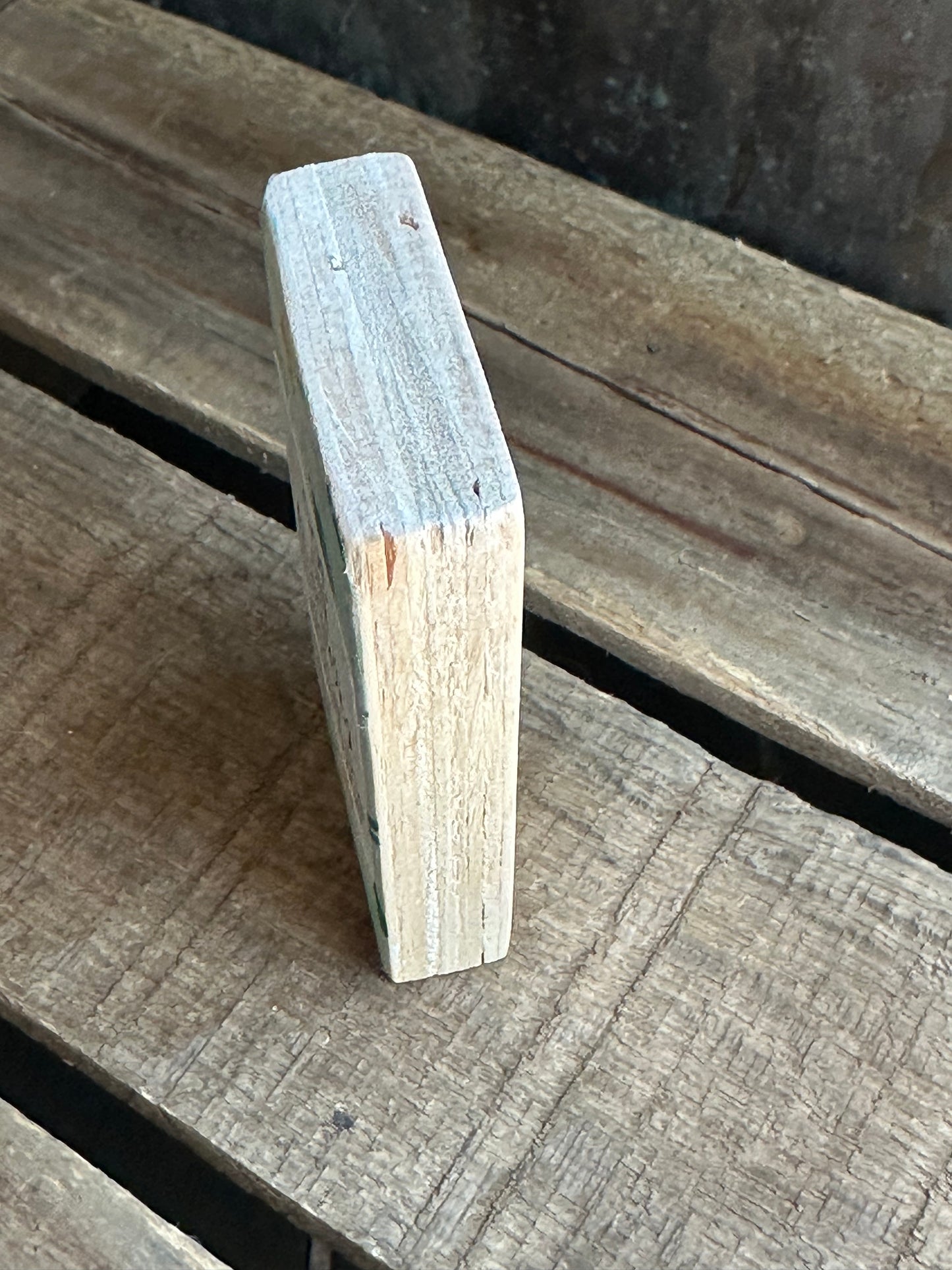 WOOD Encouragement Shelf Sitter