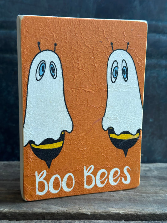 Bumblebee Ghost Wood Shelf Sitter