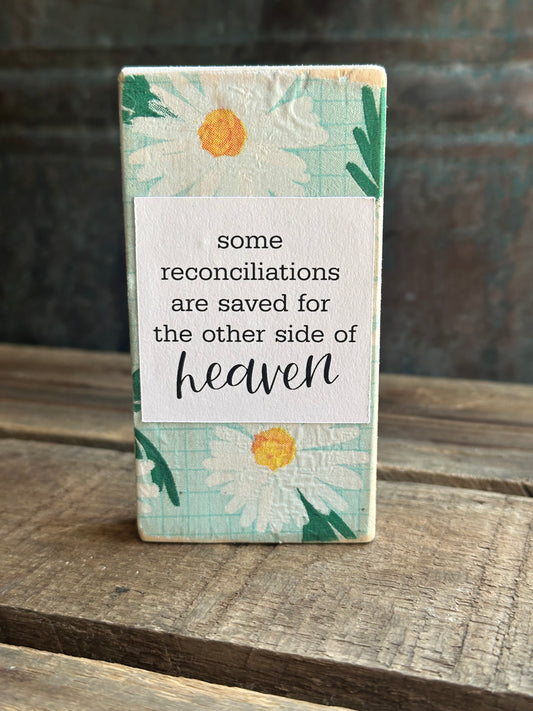 WOOD Encouragement Shelf Sitter