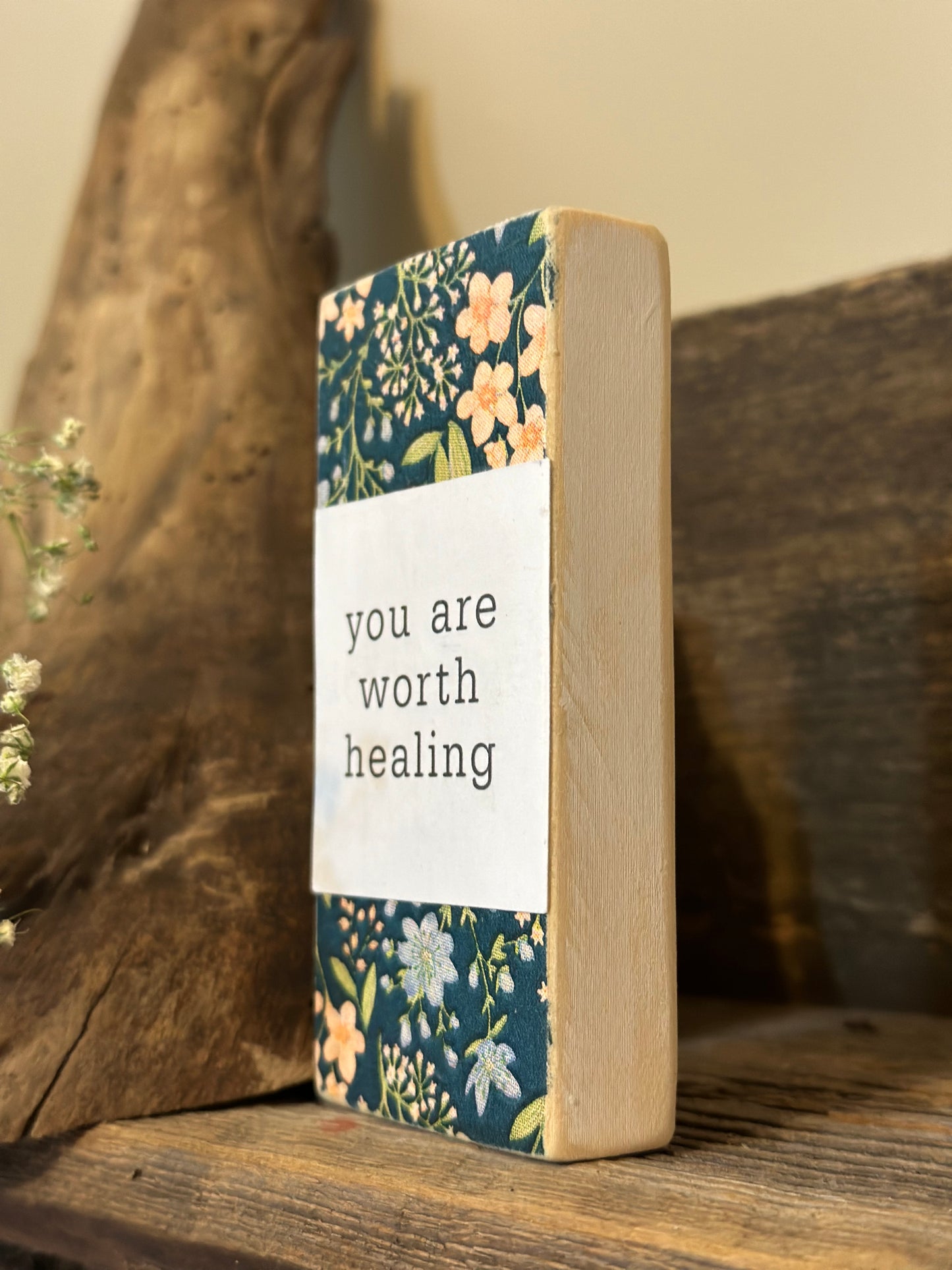 WOOD Encouragement Shelf Sitter