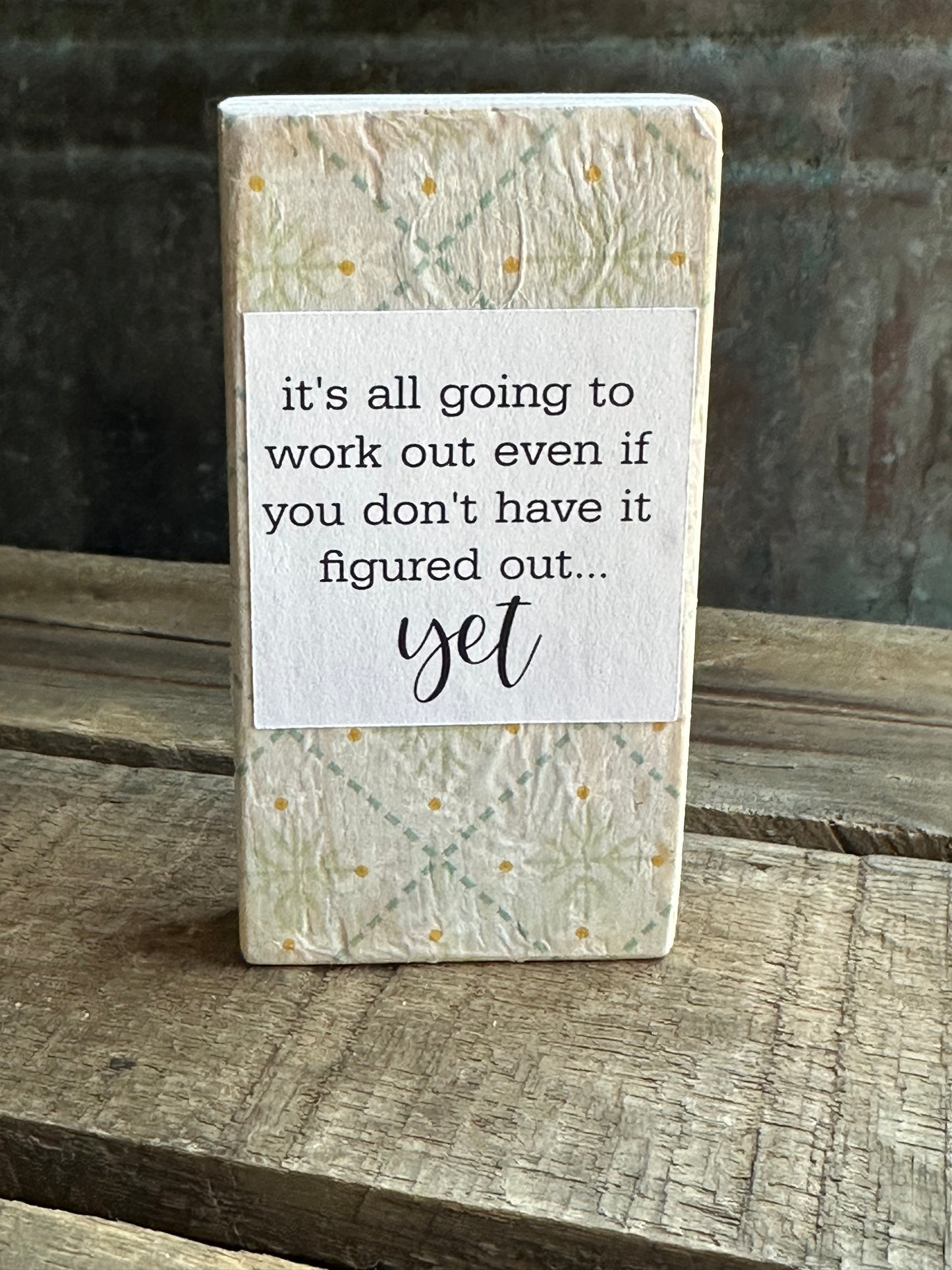WOOD Encouragement Shelf Sitter