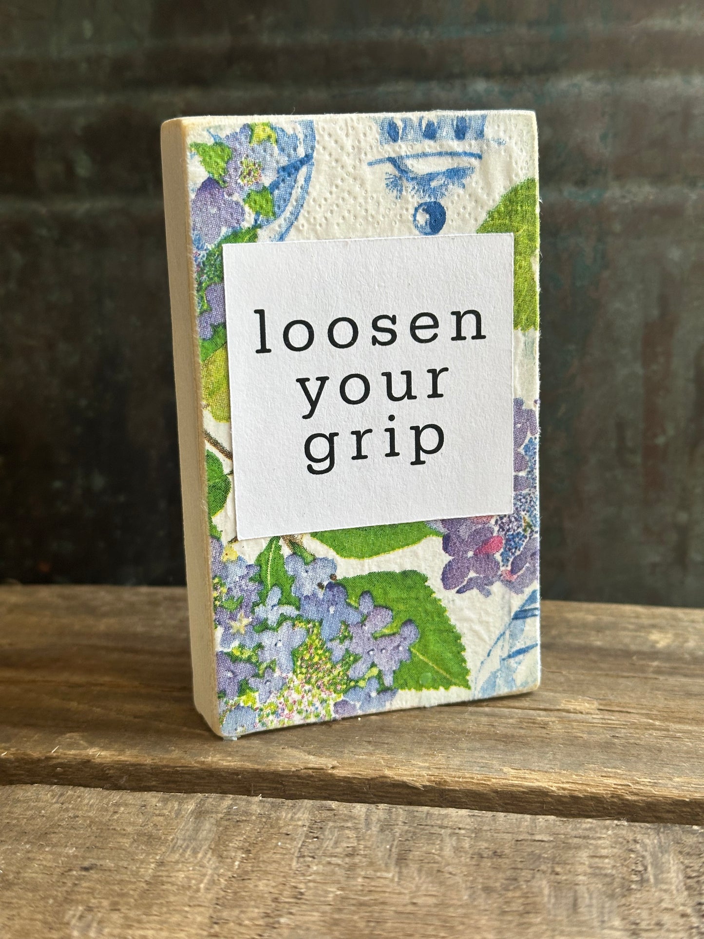 WOOD Encouragement Shelf Sitter