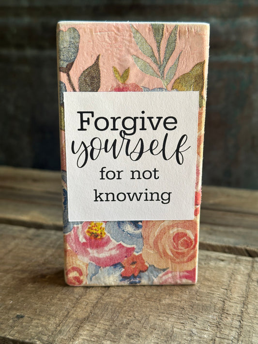 WOOD Encouragement Shelf Sitter