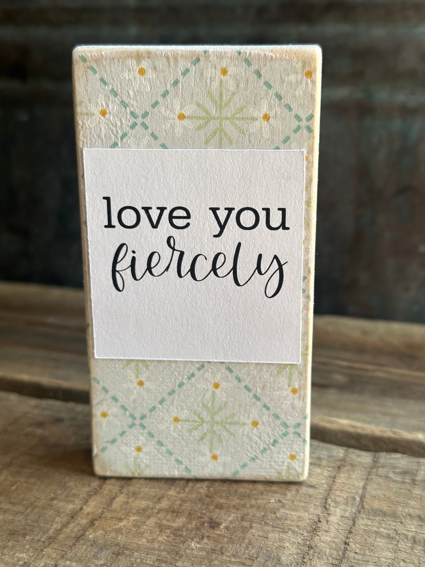 WOOD Encouragement Shelf Sitter