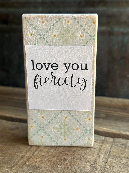 WOOD Encouragement Shelf Sitter