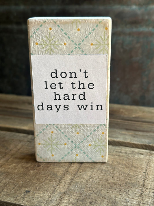 WOOD Encouragement Shelf Sitter