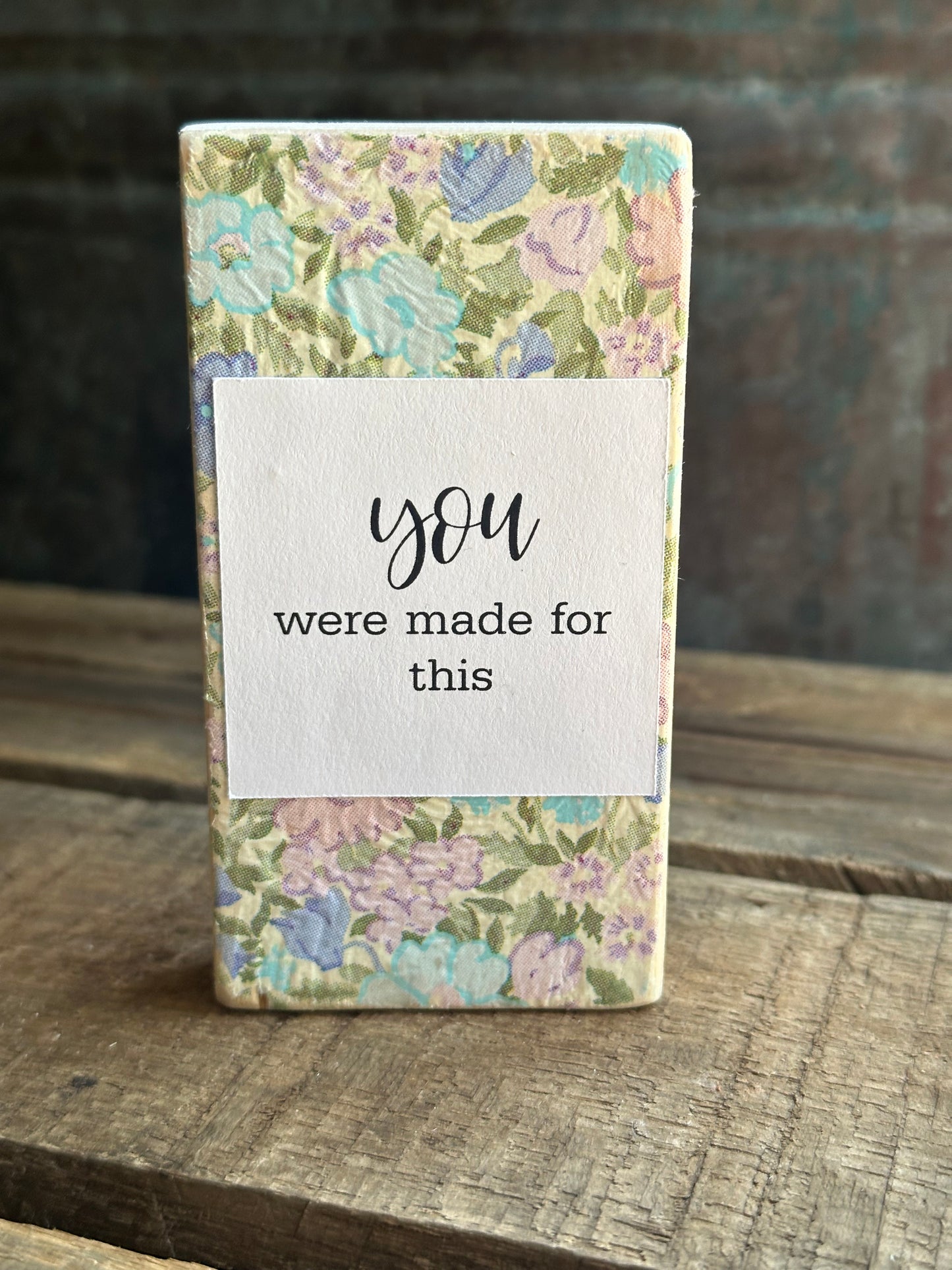 WOOD Encouragement Shelf Sitter