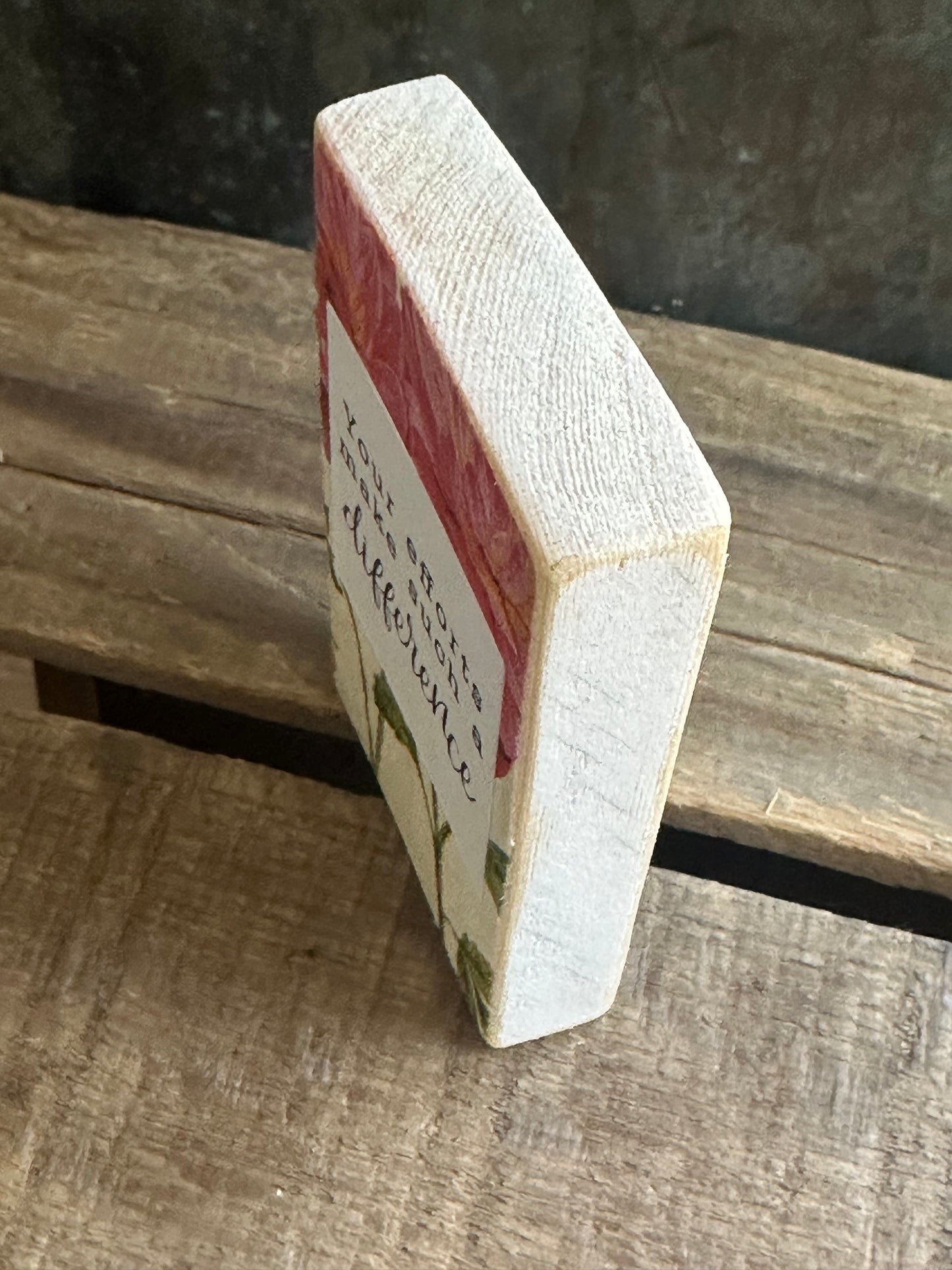 WOOD Encouragement Shelf Sitter