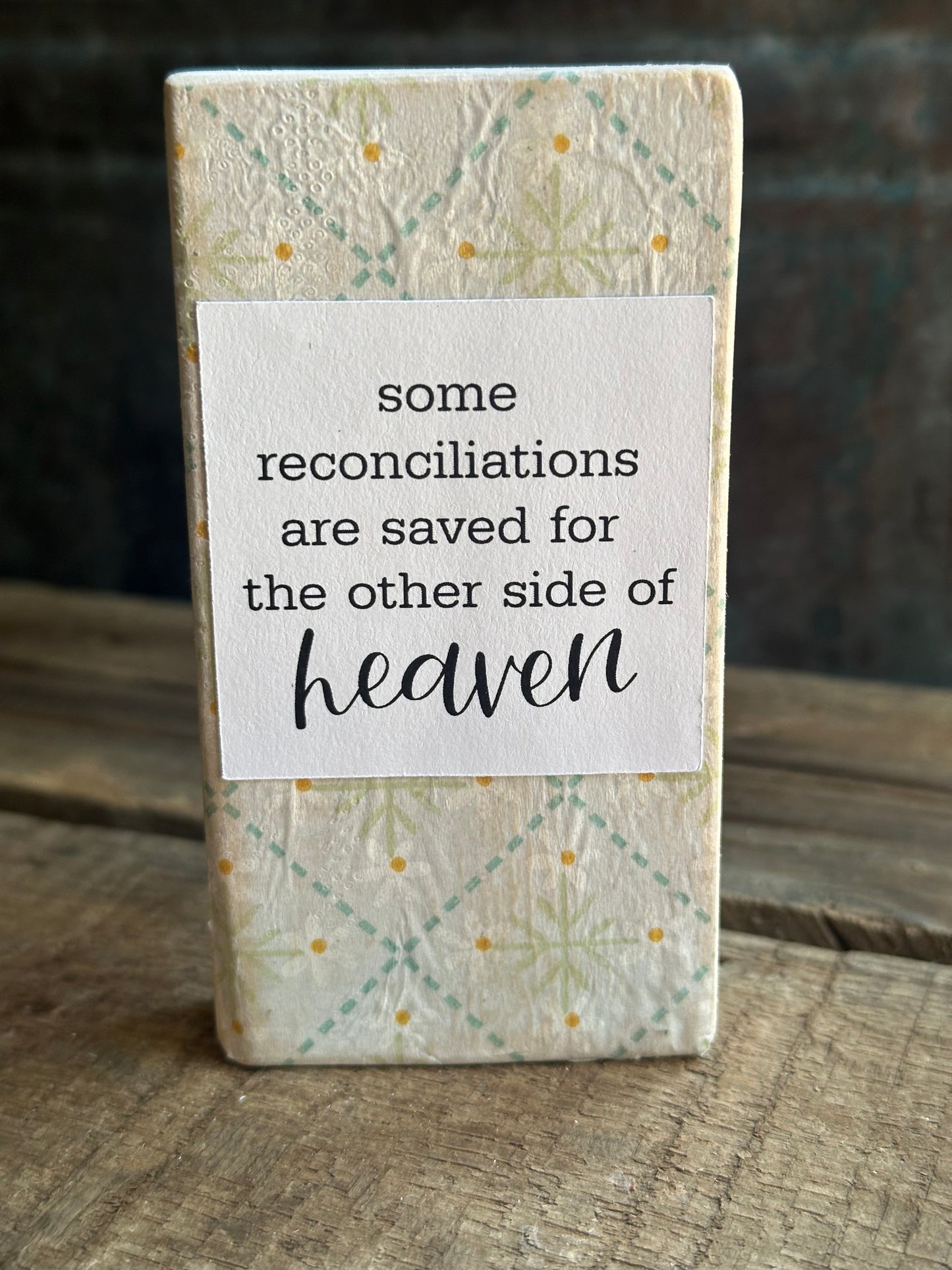 WOOD Encouragement Shelf Sitter