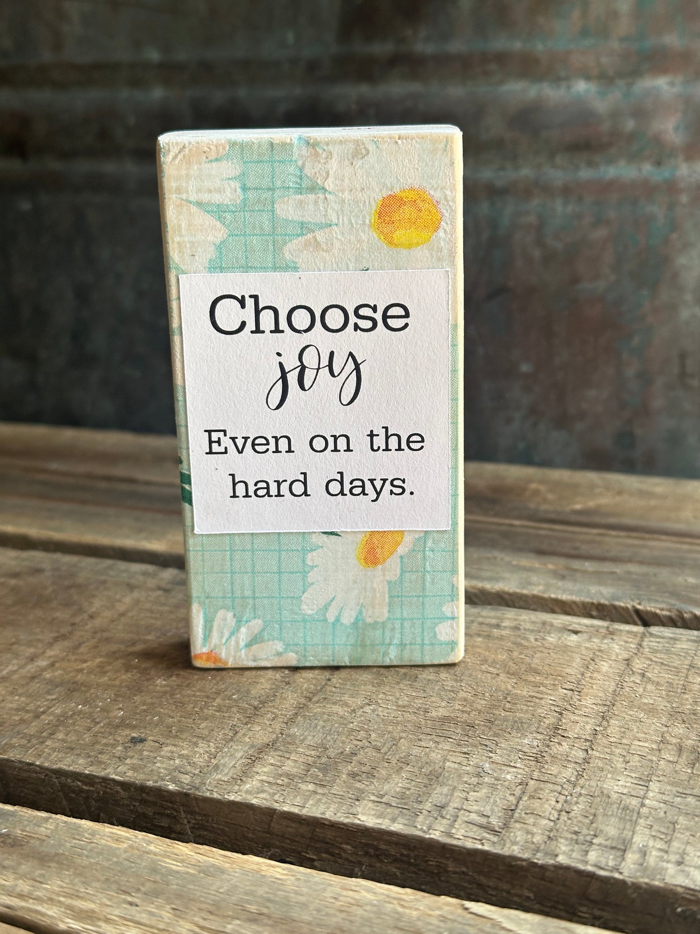 WOOD Encouragement Shelf Sitter