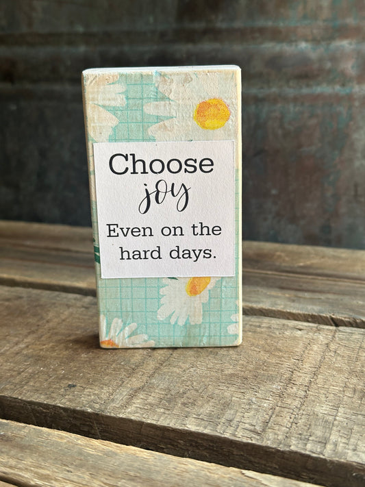 WOOD Encouragement Shelf Sitter