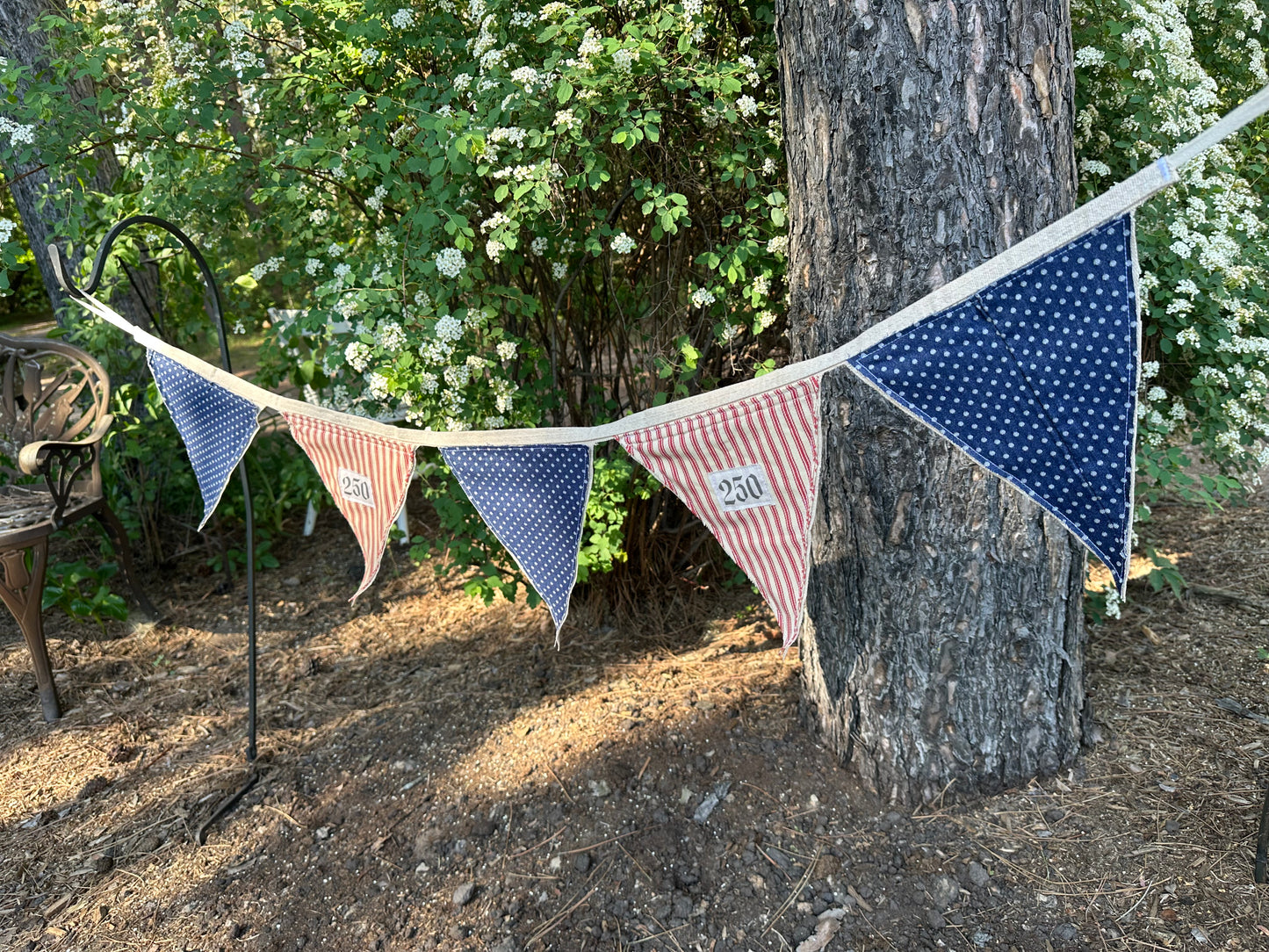 BANNER Patriotic 250 Scrappy Vertical Pendants