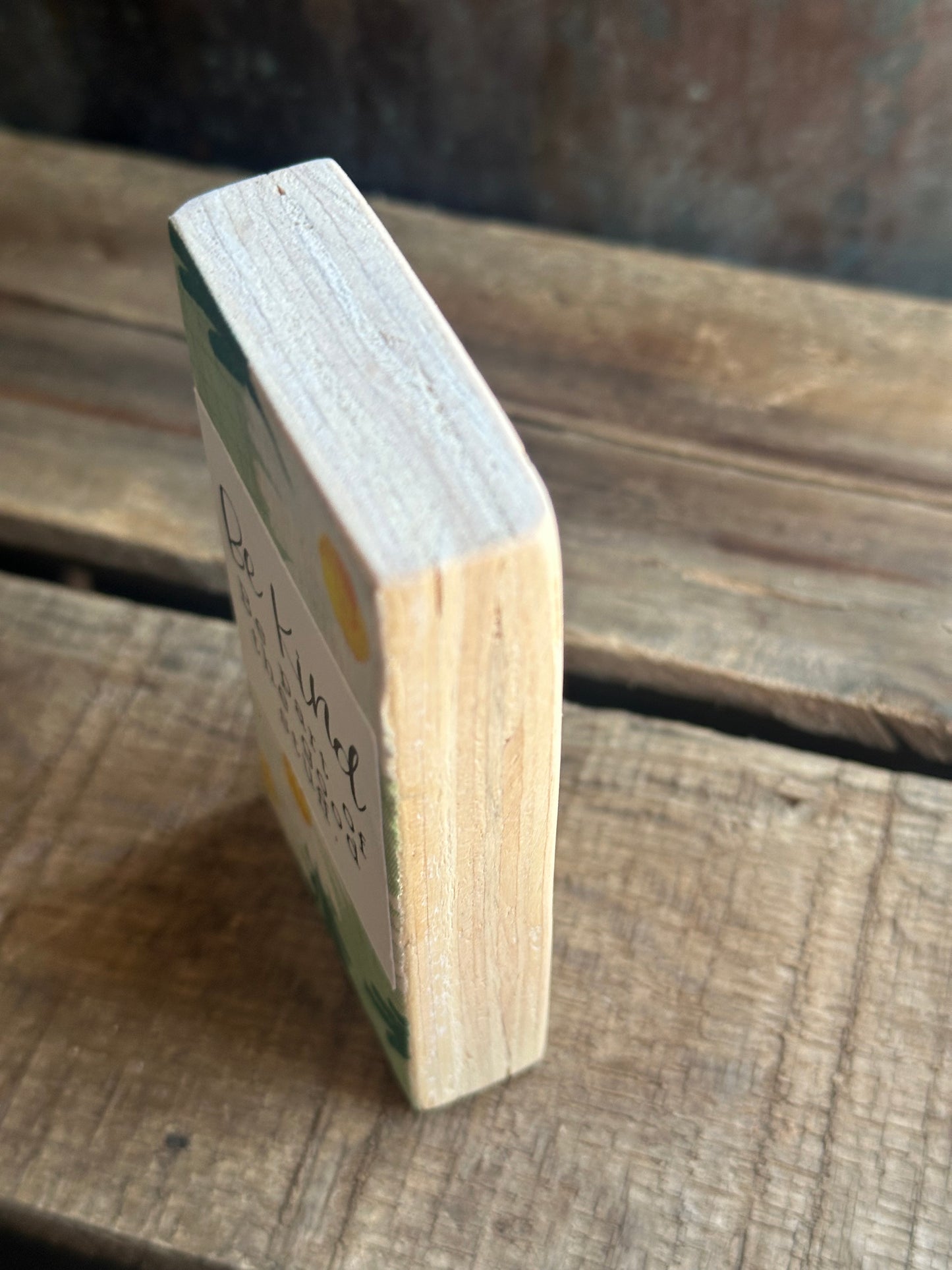 WOOD Encouragement Shelf Sitter