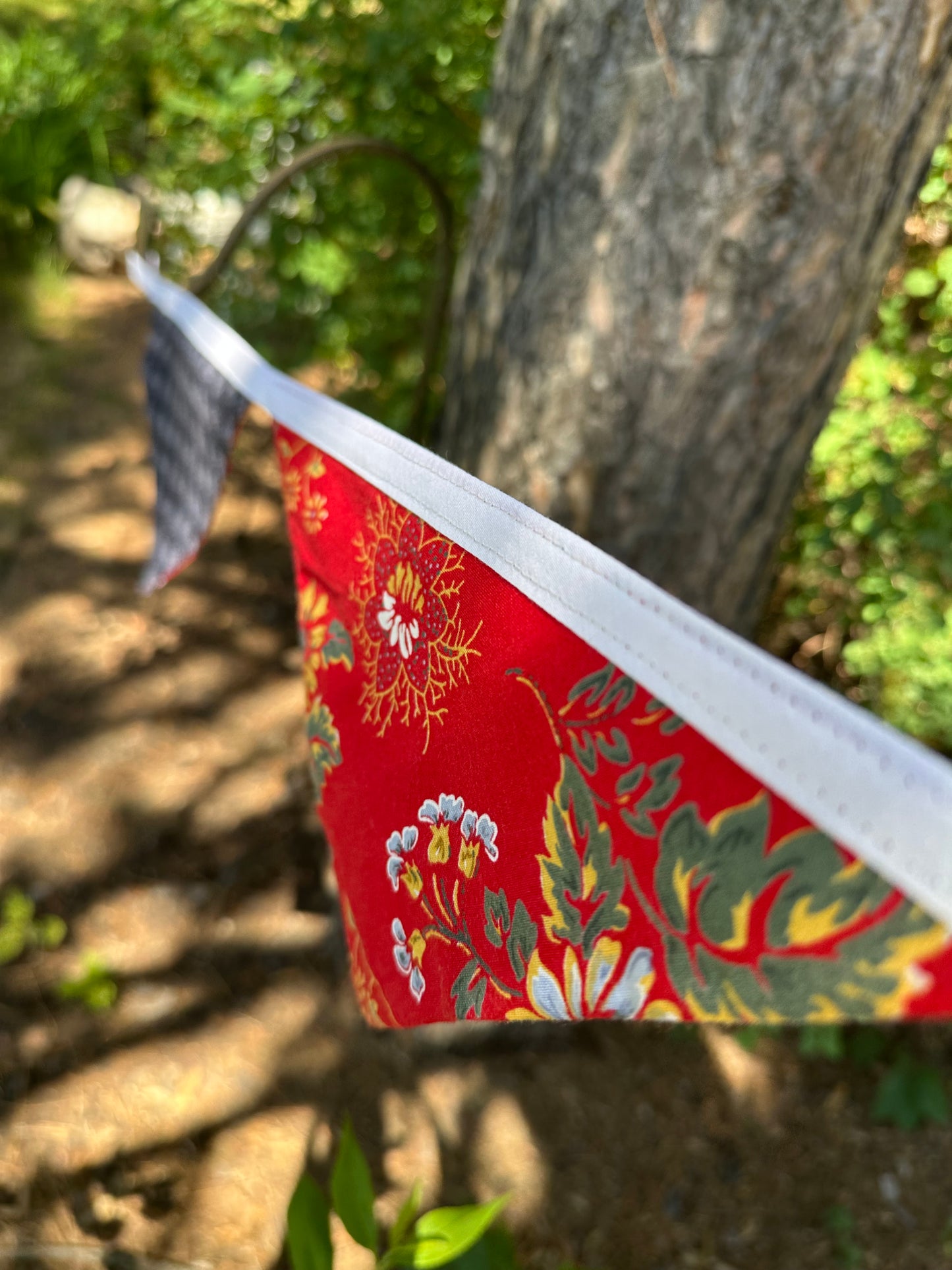 BANNER Red White Blue Floral 67”