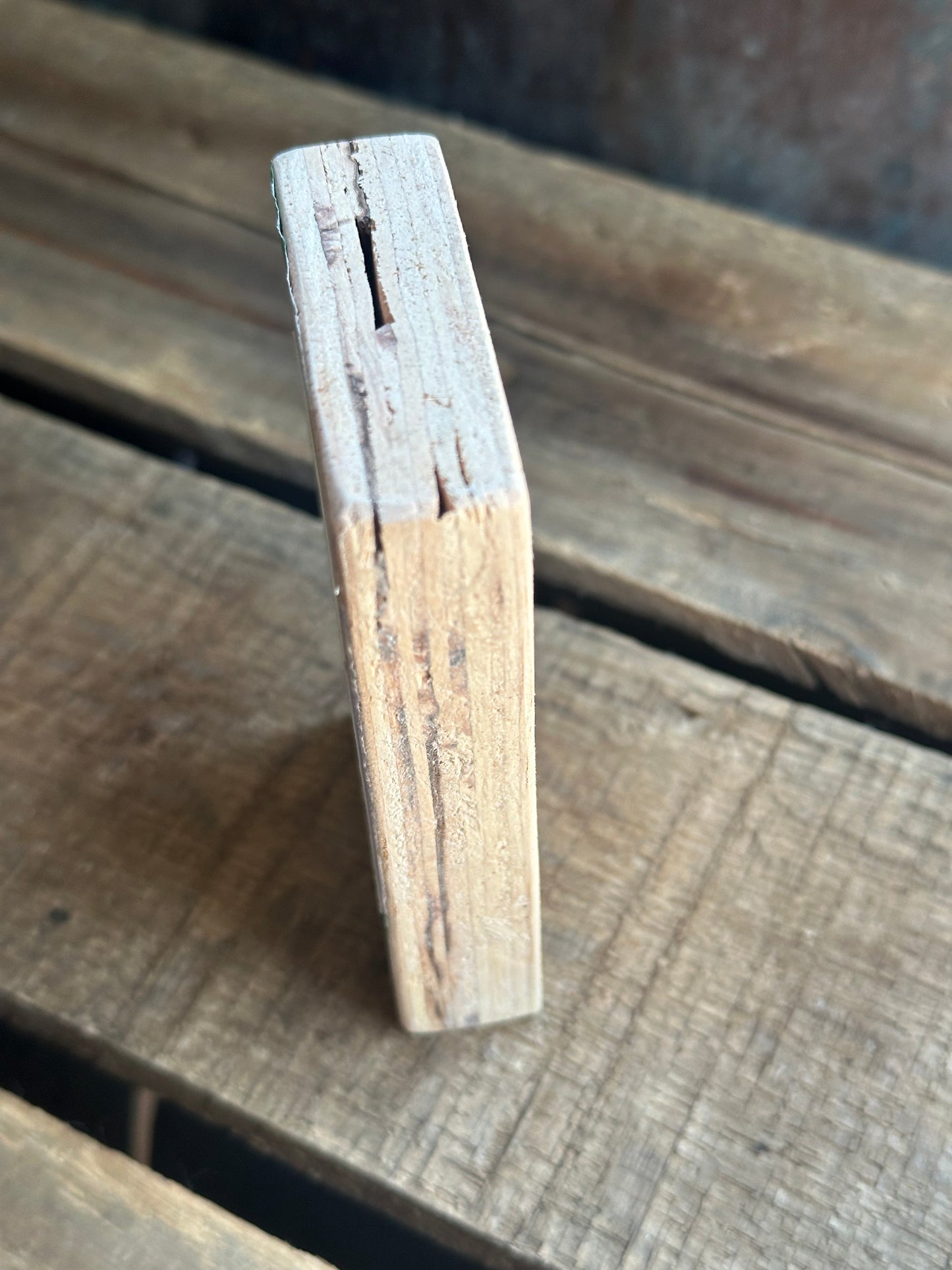 WOOD Encouragement Shelf Sitter